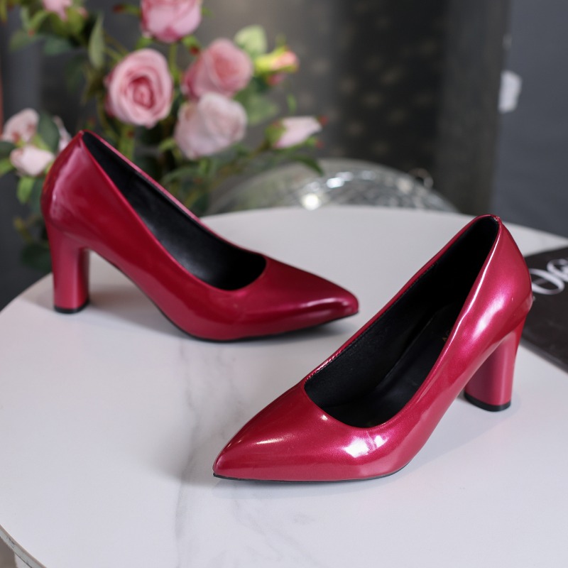 Pump Heel Block - Sapatos femininos de couro envernizado plus